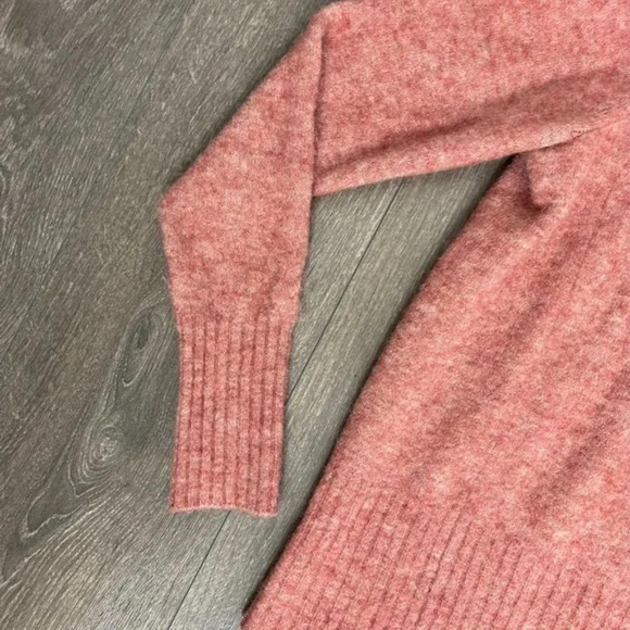 Aritzia The Group Babaton Plutarch Turtleneck Sweater Alpaca Pink Size XS - Picture 6 of 10